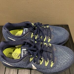 Nike Zoom running shoes in size 8
